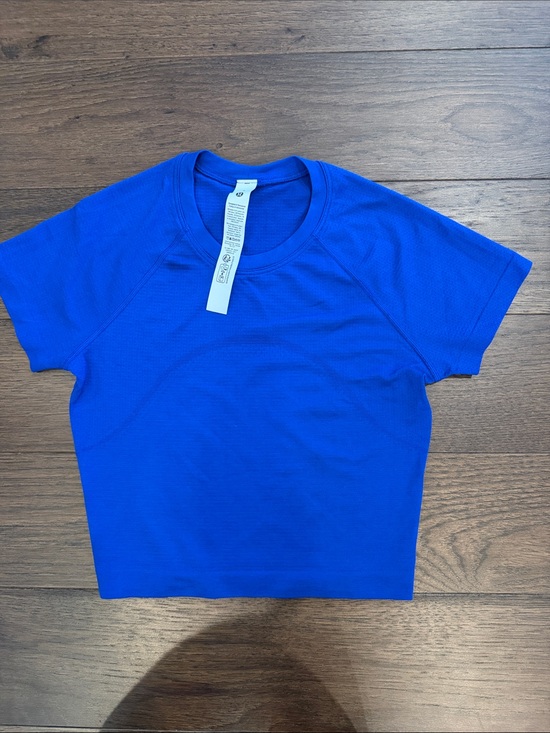 lululemon athletica Tops - lululemon athletica Swiftly Tech Cropped T-Shirt Size 4 in Blue - C53-018